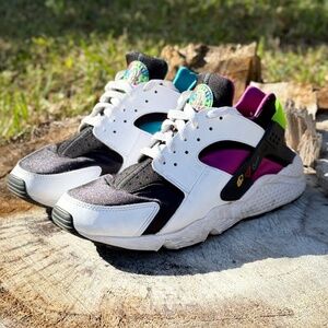 Nike Air Huarache "Peace, Love, Swoosh"